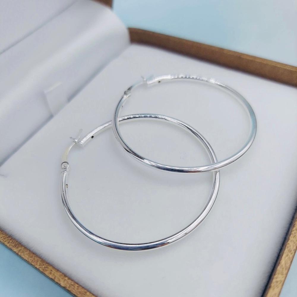 🌸3/$25 🆕 Large 1.5-Inch Silver Hoop Earrings, 40mm Classic Hoop Dangle Earrings